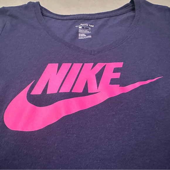 Nike Women's Dark Blue Tee with Vibrant Pink Logo - Picture 2 of 7